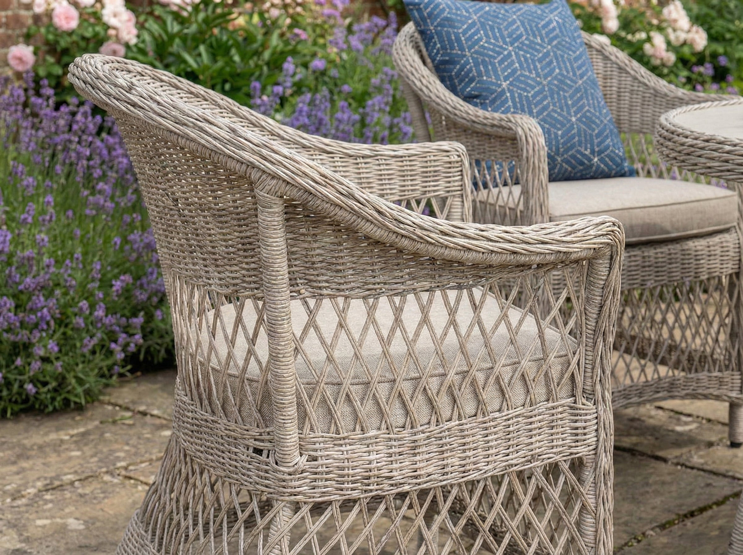 Cotswold 4 seat round dining set