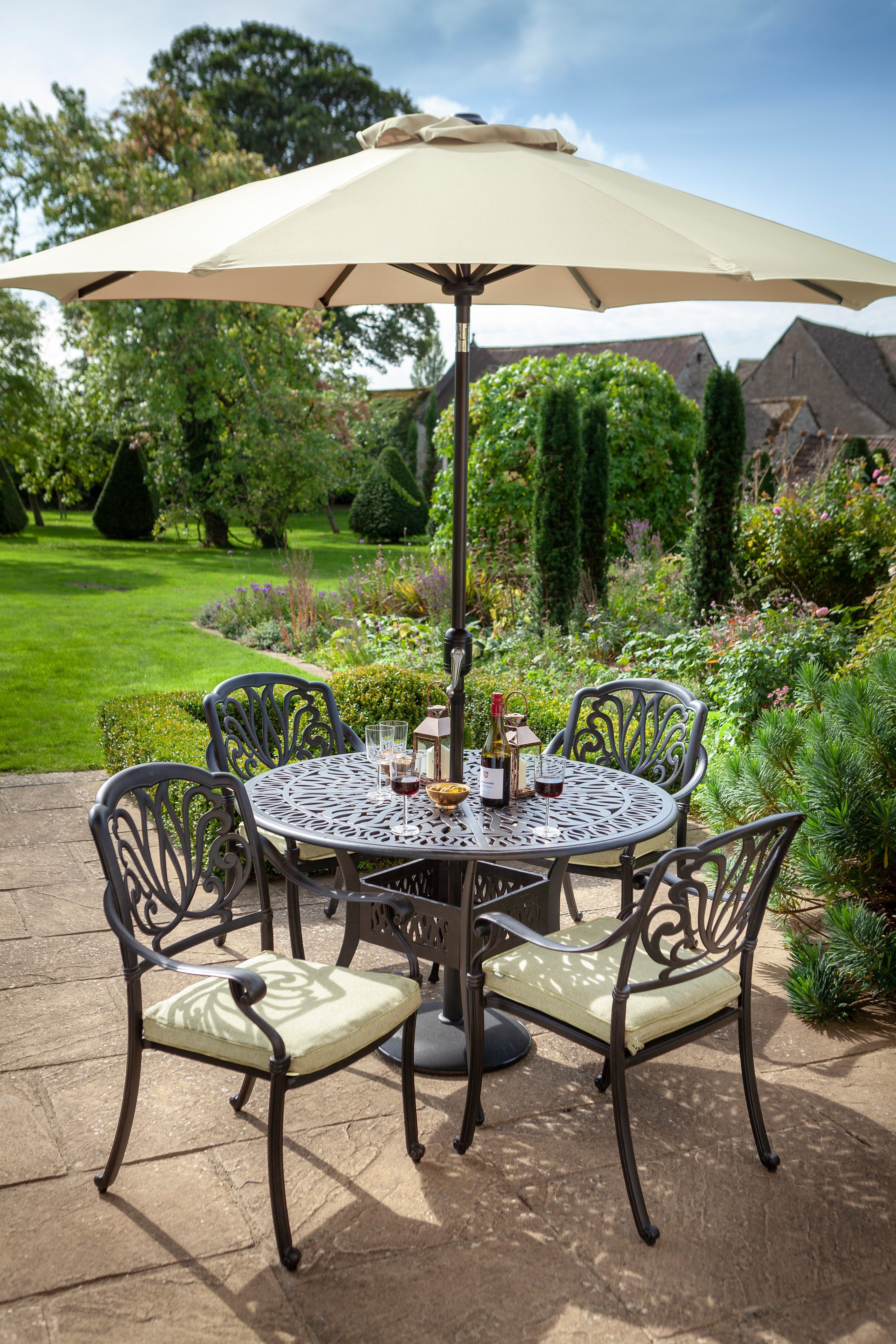 Highgrove 4 seat dining set with parasol and base