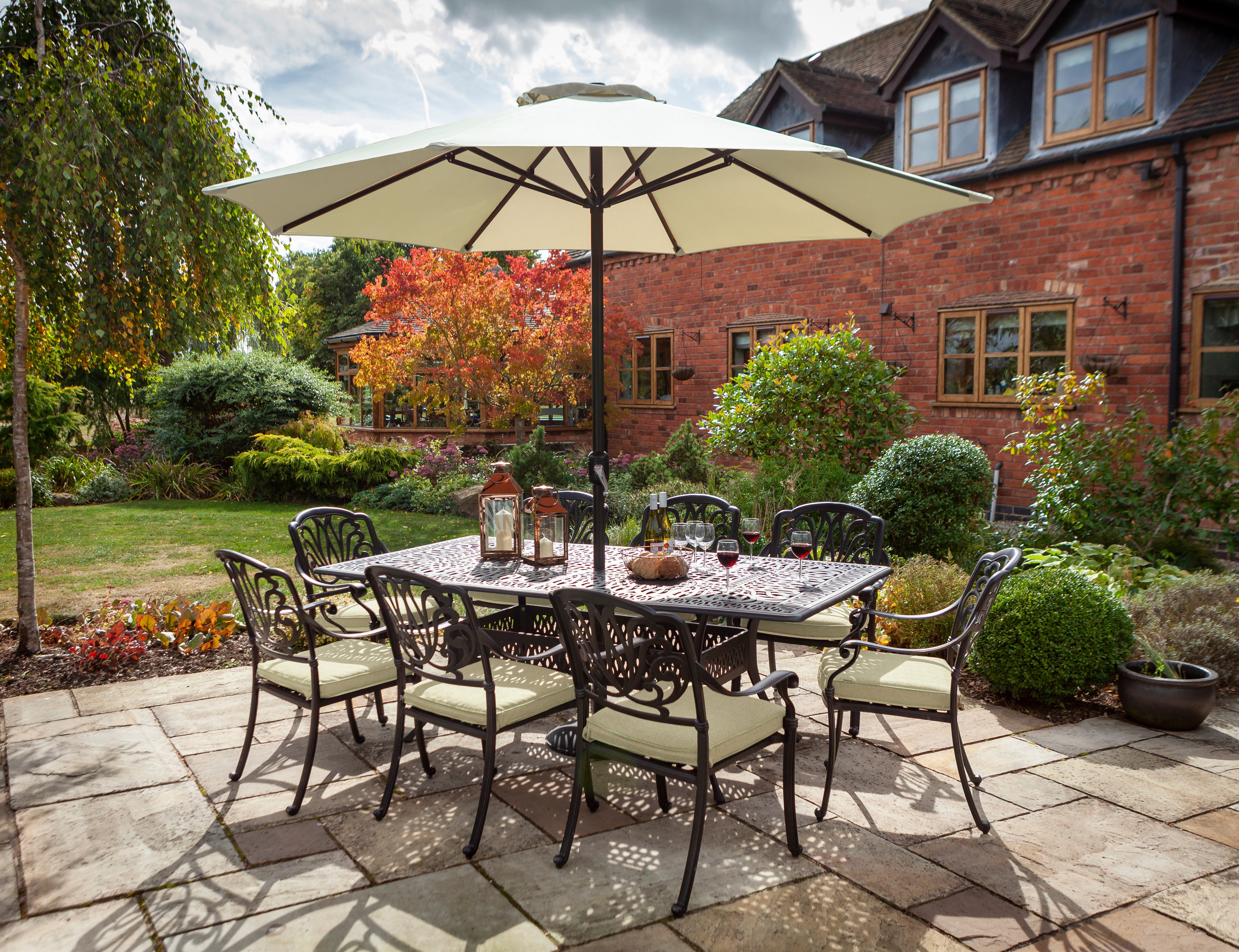 Highgrove 8 seat rectangular dining set with parasol and base