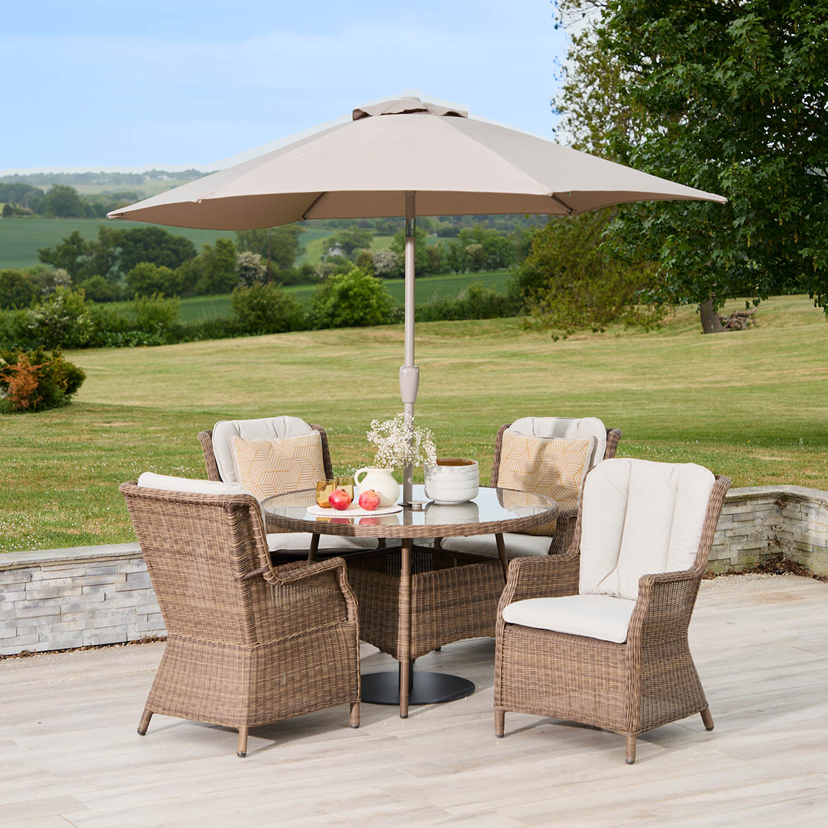 Montpellier 4 seat dining set inc. 2.5m parasol