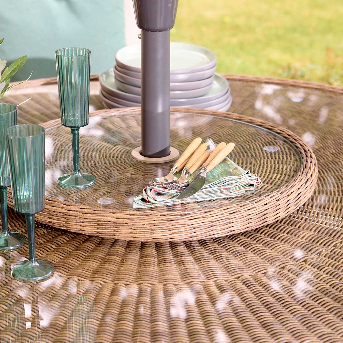 Montpellier 6 seat dining set with lazy Susan including 3m parasol