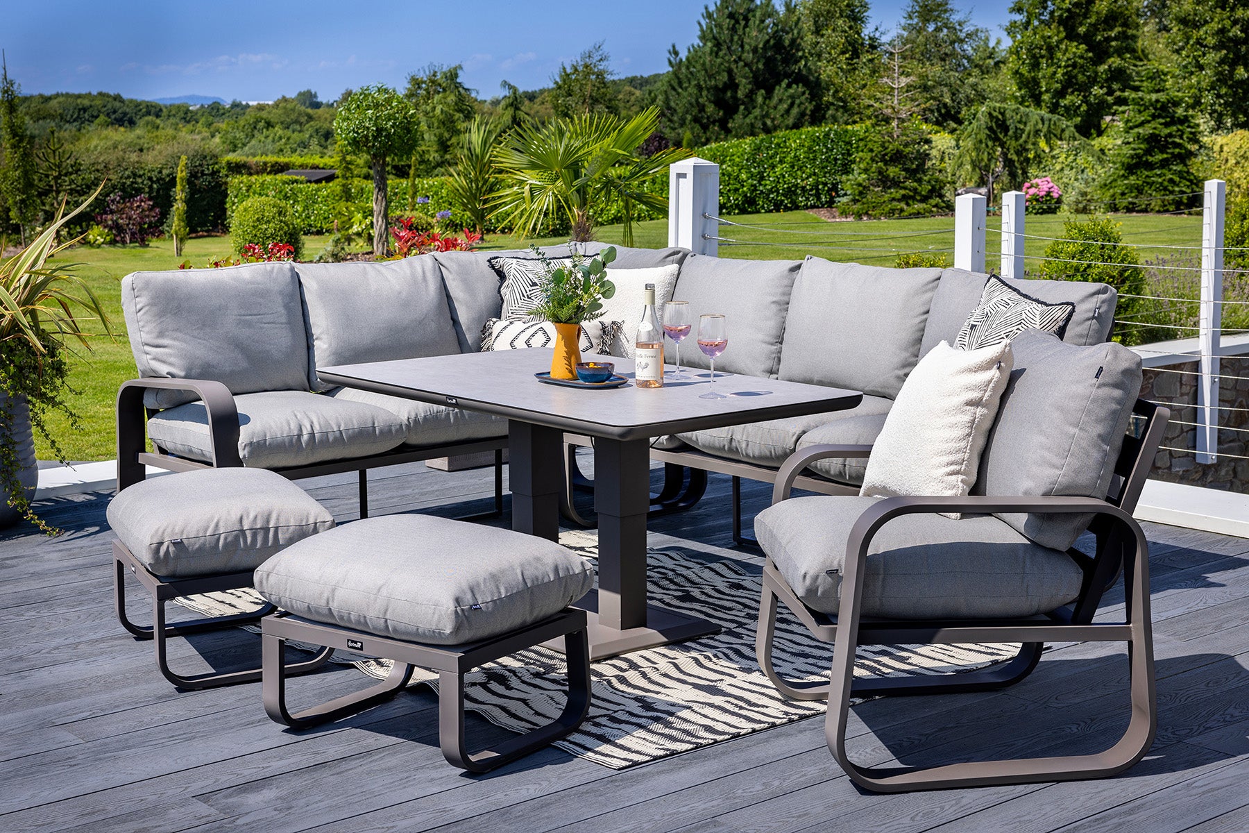 Orka Rectangular Casual Lounge Set.