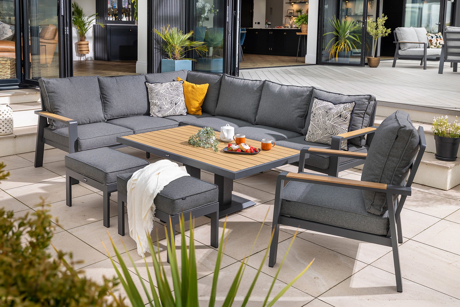 Sonas Rectangular Casual Dining Set